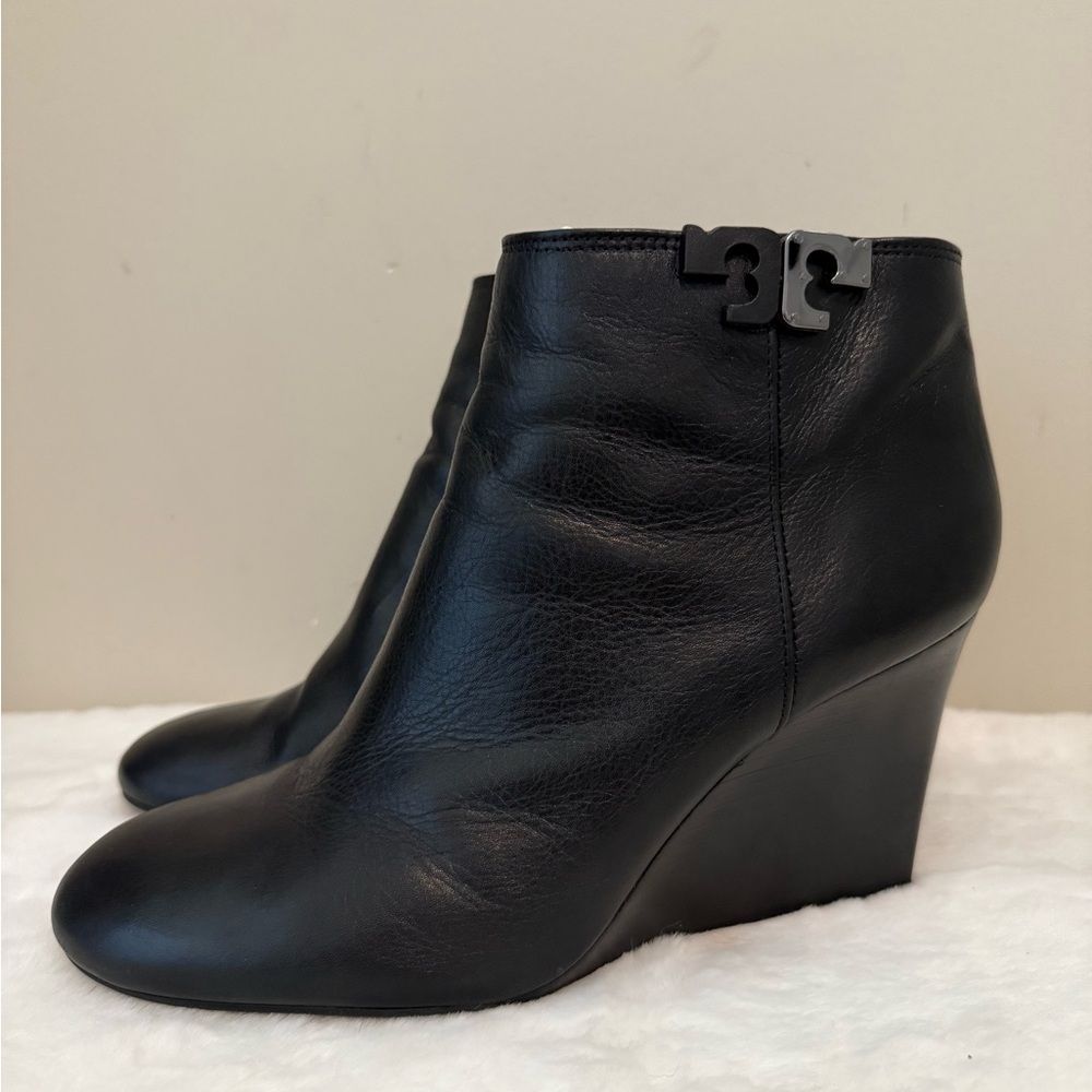 Tory Burch Tumbled Vitello Black Wedge Ankle Boots. Sz 10M EUC!